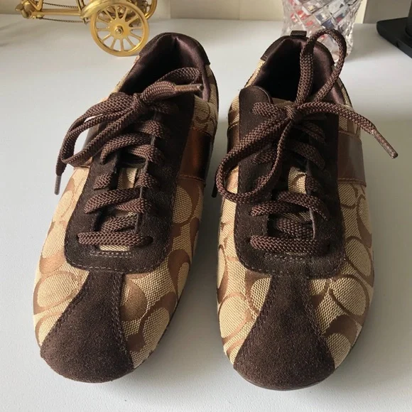 Coach Hadley Sneakers Q1236 Size